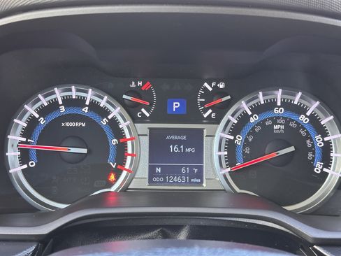Used 2018 Toyota 4Runner SR5 AWD/4WD image 43