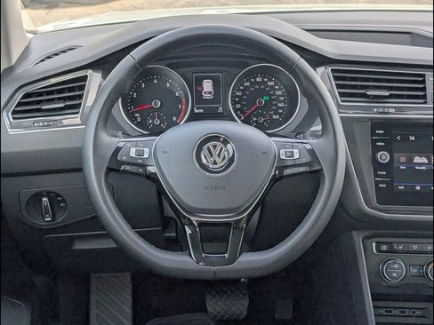 Used 2018 Volkswagen Tiguan SE image 12