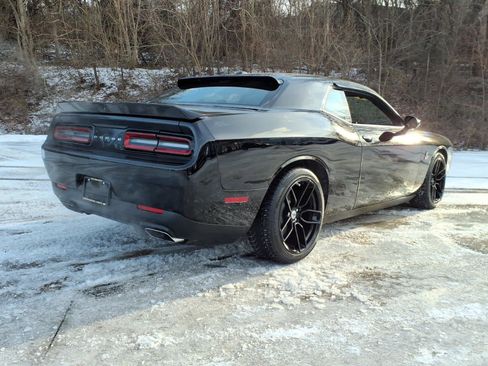 Used 2022 Dodge Challenger R/T image 7