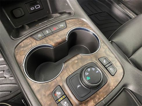 Used 2022 GMC Acadia Denali w/ Denali Technology Package image 9