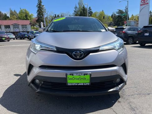 Used 2018 Toyota C-HR XLE FWD image 2