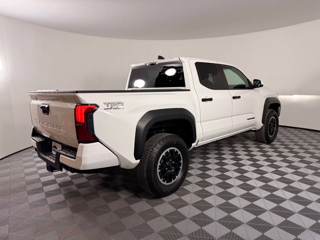 Certified 2025 Toyota Tacoma TRD Off-Road AWD/4WD image 9