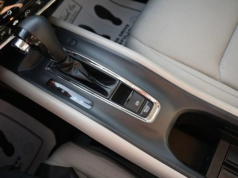 Used 2019 Honda HR-V EX image 28