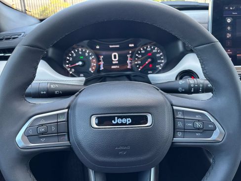 Used 2025 Jeep Compass Limited AWD/4WD image 29
