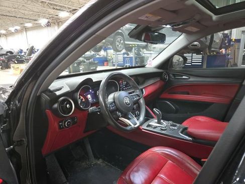 Used 2021 Alfa Romeo Stelvio Ti w/ Nero Edizione image 4