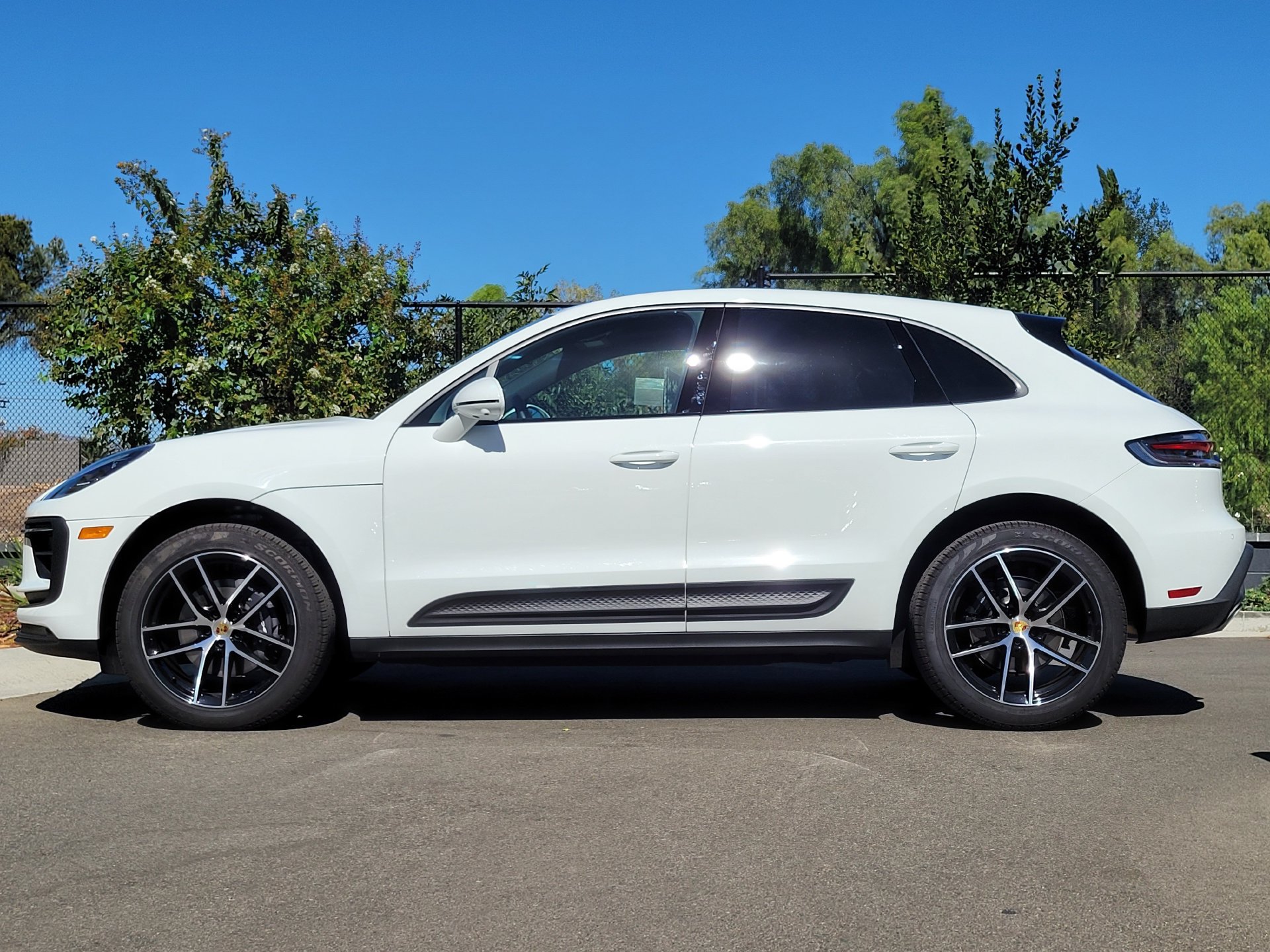Used 2026 Porsche Macan AWD/4WD image 2