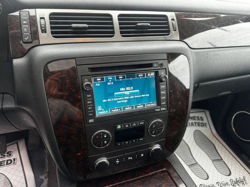 Used 2011 GMC Yukon Denali AWD/4WD image 23
