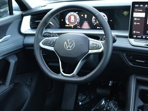 New 2025 Volkswagen Tiguan SE image 23