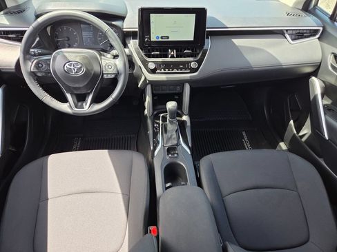 Used 2025 Toyota Corolla Cross LE FWD image 7
