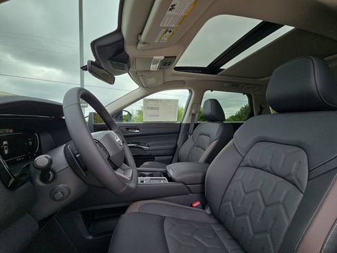 New 2026 Nissan Pathfinder Platinum FWD image 7