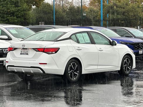 Used 2024 Nissan Sentra SV image 3