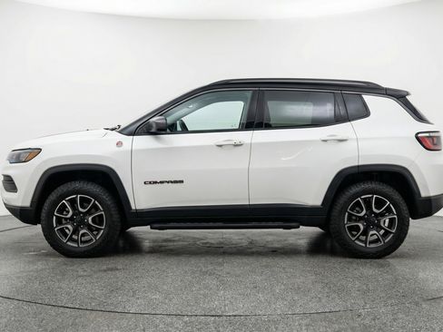 Used 2025 Jeep Compass Trailhawk AWD/4WD image 5