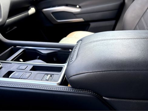 Certified 2025 Nissan Pathfinder Platinum image 8