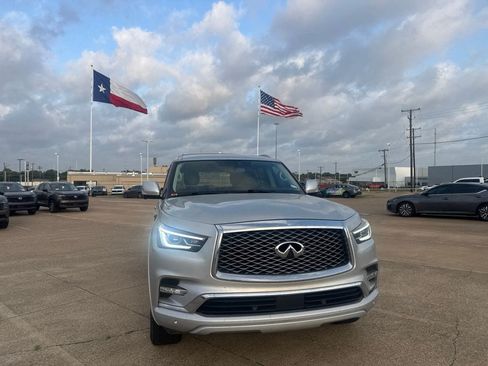 Used 2019 INFINITI QX80 Luxe w/ All-Season Package RWD image 3