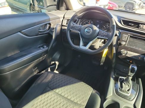Used 2020 Nissan Rogue S image 7