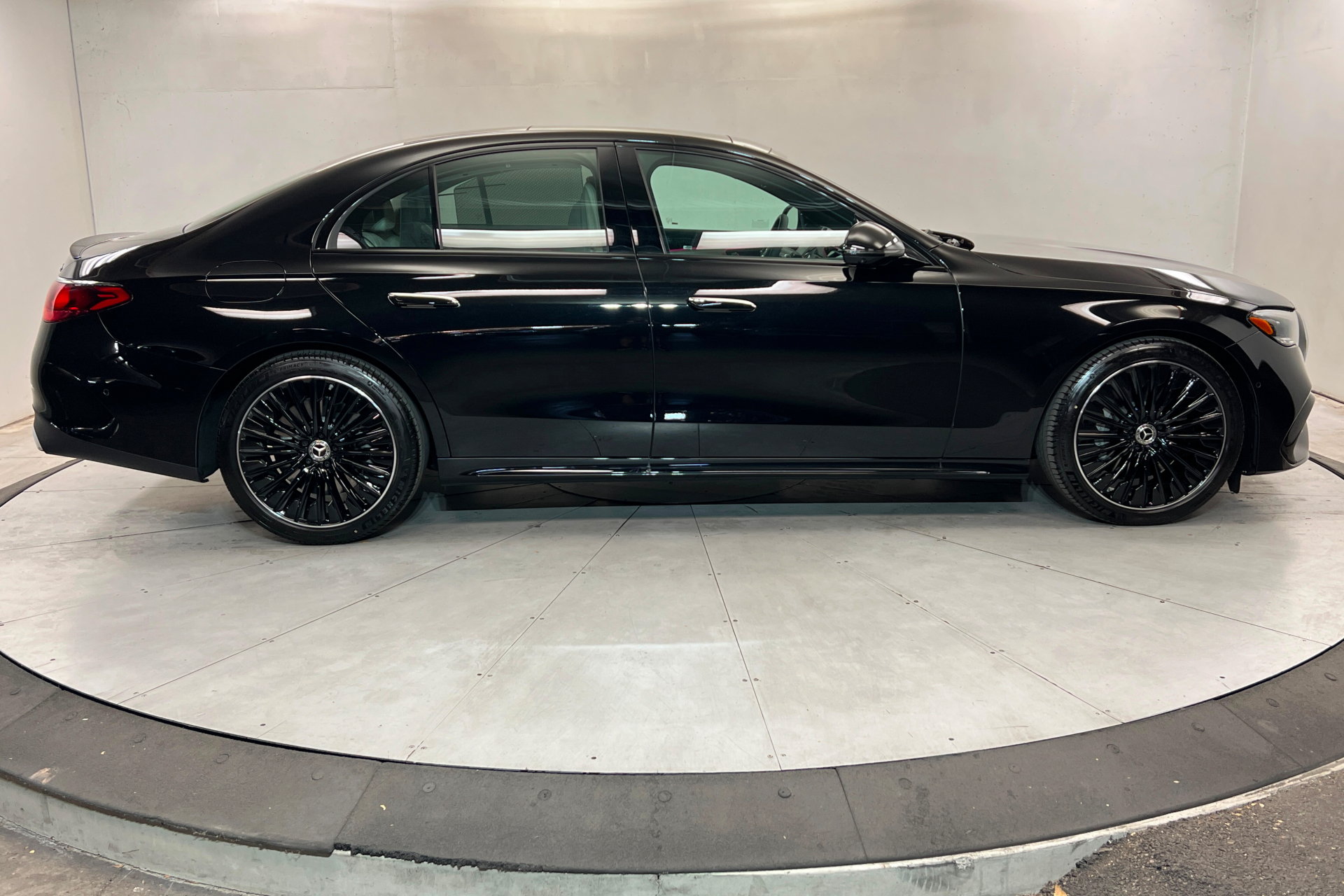 New 2026 Mercedes-Benz E 450 4MATIC Sedan image 6