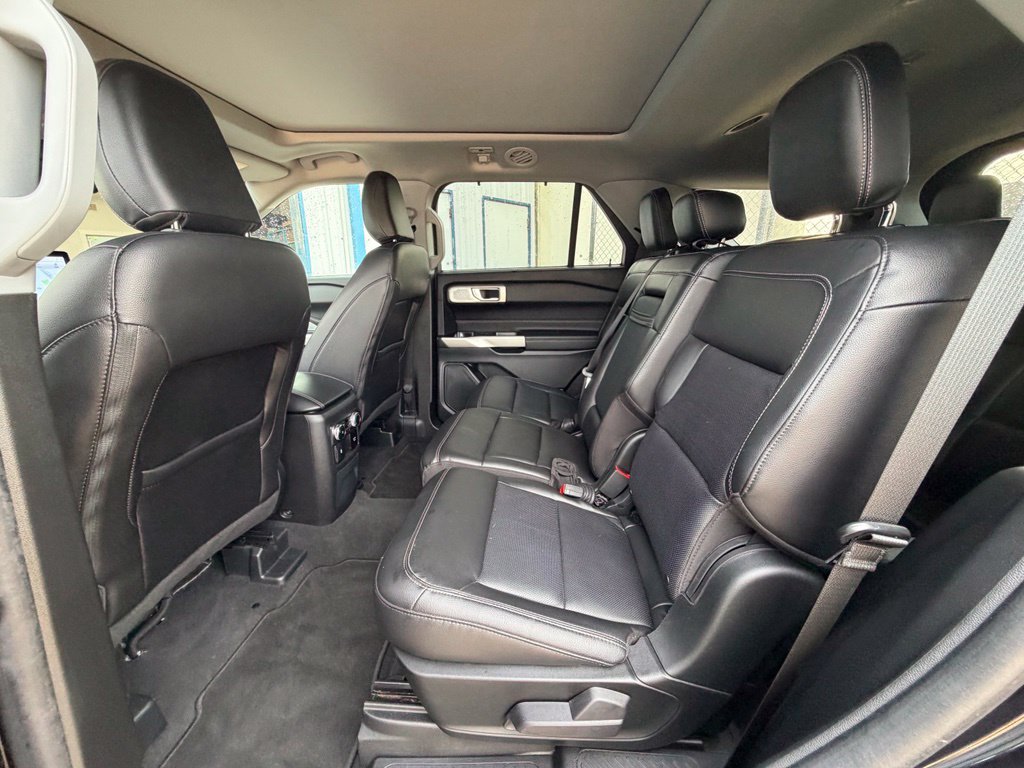 Used 2023 Ford Explorer Limited w/ Limited Technology Package AWD/4WD image 18