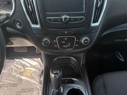 Used 2017 Chevrolet Malibu LT FWD image 15