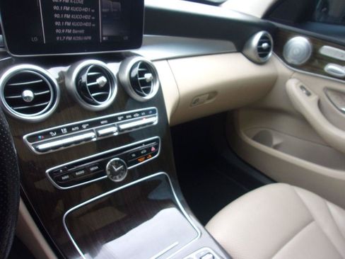 Used 2018 Mercedes-Benz C 300 4MATIC Sedan image 16