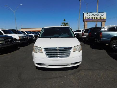 Used 2010 Chrysler Town & Country LX image 2