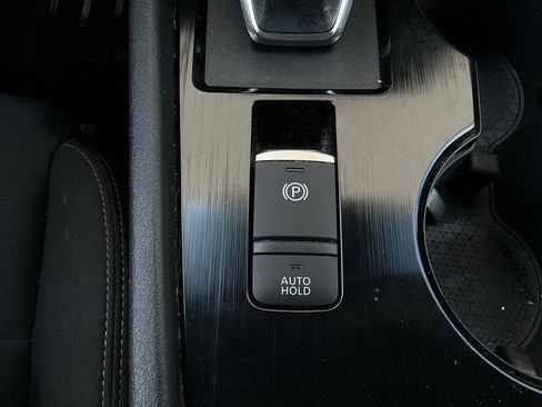 Used 2023 Nissan Rogue S image 23