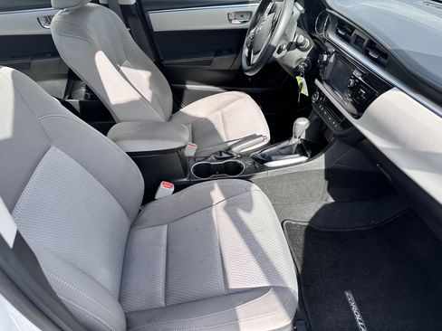 Used 2015 Toyota Corolla LE FWD image 9