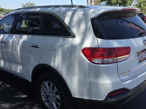 Used 2018 Kia Sorento FWD image 7