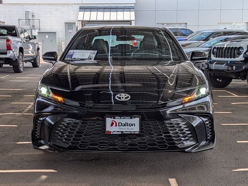 Used 2025 Toyota Camry SE FWD image 2