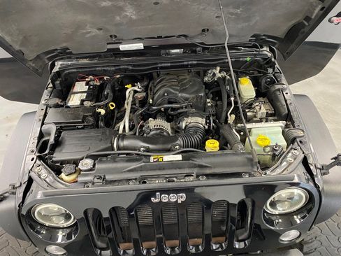 Used 2016 Jeep Wrangler Unlimited Rubicon w/ Connectivity Group AWD/4WD image 43
