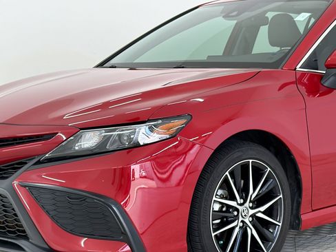 Used 2022 Toyota Camry SE FWD image 11