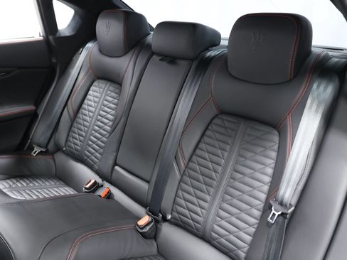 Used 2022 Maserati Quattroporte Trofeo RWD image 53
