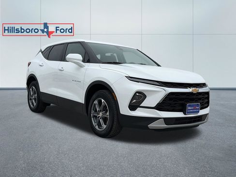 Used 2023 Chevrolet Blazer LT FWD image 3