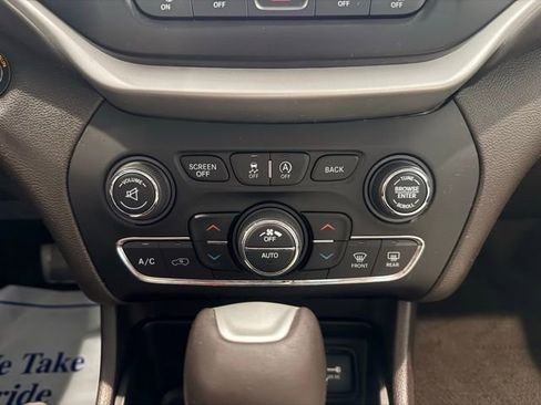 Used 2018 Jeep Cherokee Overland w/ Technology Group image 32
