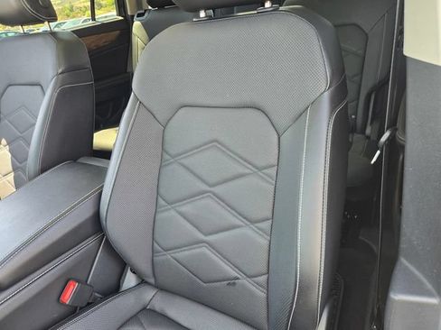 Used 2024 Volkswagen Atlas SE AWD/4WD image 16