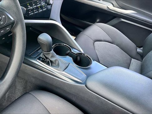 Used 2020 Toyota Camry LE image 15