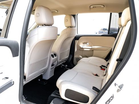 Used 2023 Mercedes-Benz EQB 300 4MATIC image 37