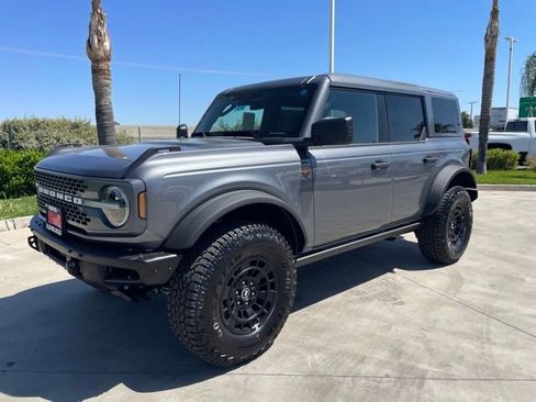 New 2026 Ford Bronco Badlands w/ Sasquatch Package AWD/4WD image 1