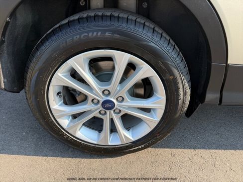Used 2018 Ford Escape SE w/ Ford Safe & Smart Package AWD/4WD image 20