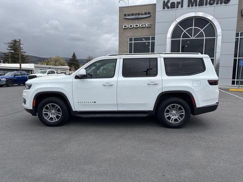 Used 2022 Jeep Wagoneer Series I AWD/4WD image 8