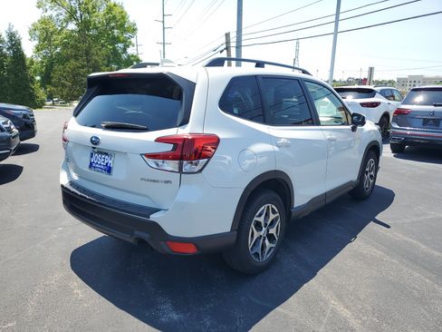 Used 2021 Subaru Forester Premium AWD/4WD image 3