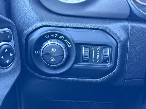 Used 2021 Jeep Gladiator Overland AWD/4WD image 31