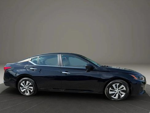 Used 2024 Nissan Altima 2.5 S FWD image 4