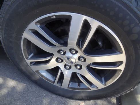 Used 2024 Ford Expedition Limited RWD image 9