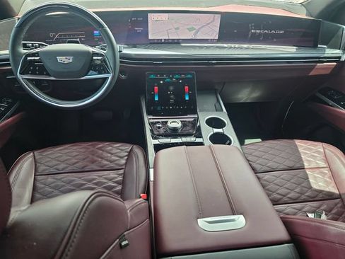 Used 2025 Cadillac Escalade Sport w/ LPO, Floor Liner Package AWD/4WD image 17