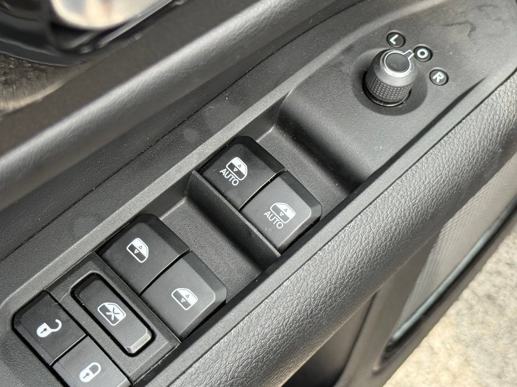 Used 2024 Jeep Compass Trailhawk w/ Trailhawk Convenience Group AWD/4WD image 15