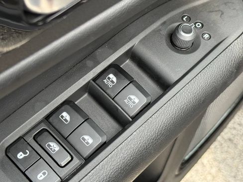 Used 2024 Jeep Compass Trailhawk w/ Trailhawk Convenience Group AWD/4WD image 15