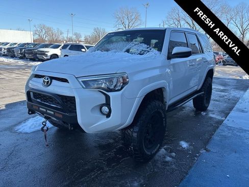 Used 2015 Toyota 4Runner SR5 image 4