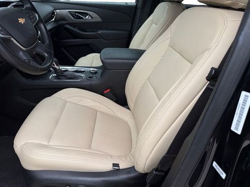 Used 2023 Chevrolet Traverse LT FWD image 4