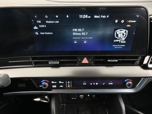 Used 2025 Kia Sportage EX image 24