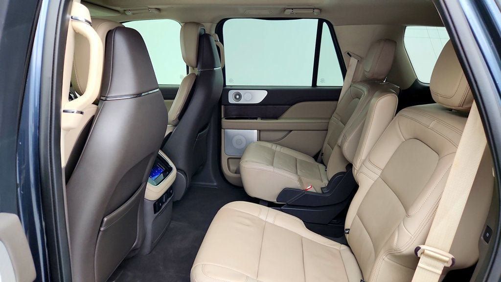 Used 2022 Lincoln Navigator Reserve RWD image 19